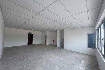 Kulai / Bandar Indahpura/ Jalan Kiambang/ Stellar Park Terrace Factory / Light Industry