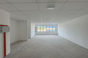 Kulai / Bandar Indahpura/ Jalan Kiambang/ Stellar Park Terrace Factory / Light Industry