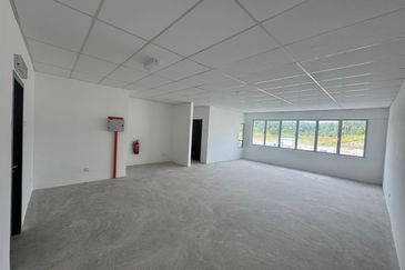 Kulai / Bandar Indahpura/ Jalan Kiambang/ Stellar Park Terrace Factory / Light Industry