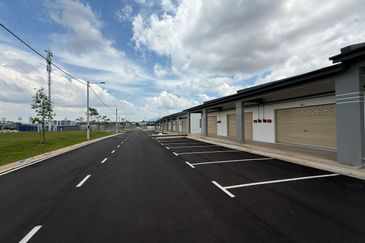 Kulai / Bandar Putra / Jalan Puyuh / Brand New Single Storey Shoplot