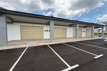 Kulai / Bandar Putra / Jalan Puyuh / Brand New Single Storey Shoplot