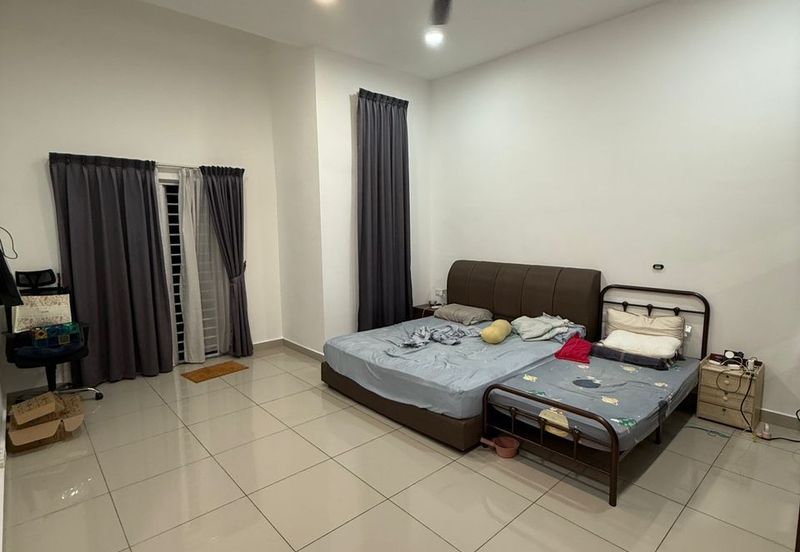 Kulai / Bandar Putra / Jalan Camar Alpinia / Double Storey Terrace House 