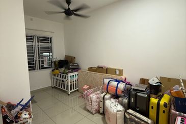 Kulai / Bandar Putra / Jalan Camar Alpinia / Double Storey Terrace House 