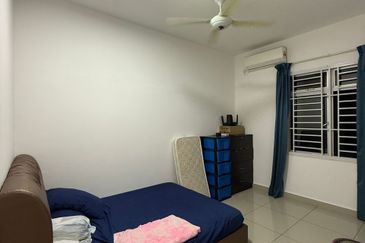 Kulai / Bandar Putra / Jalan Camar Alpinia / Double Storey Terrace House 