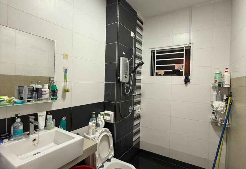 Kulai / Bandar Putra / Jalan Camar Alpinia / Double Storey Terrace House 