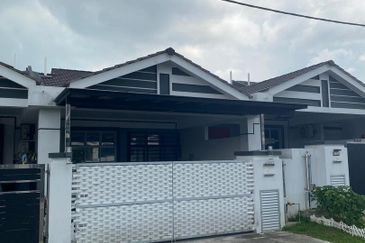 Kulai / Bandar Putra / Jalan Puyuh / Single Storey House