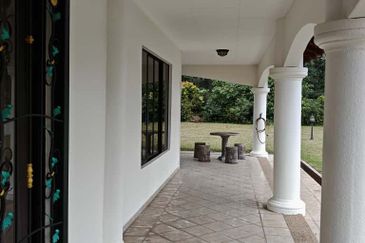 Kulai / Bandar Putra / Palm Villa【Gate A】Double Storey Bungalow 