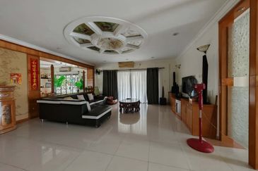 Kulai / Bandar Putra / Palm Villa【Gate A】Double Storey Bungalow 