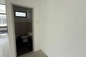 Skudai / Taman Industri Jaya / Jalan Bistari / Setia Neo II 1.5 Storey Terrace Factory Corner Unit