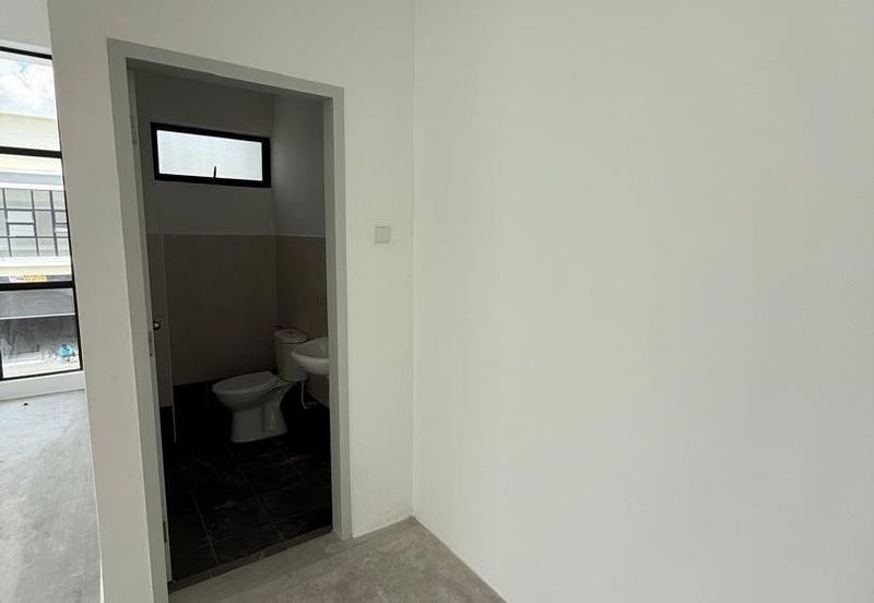 Skudai / Taman Industri Jaya / Jalan Bistari / Setia Neo II 1.5 Storey Terrace Factory Corner Unit