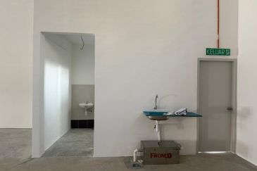 Skudai / Taman Industri Jaya / Jalan Bistari / Setia Neo II 1.5 Storey Terrace Factory Corner Unit