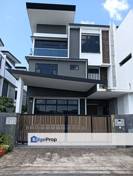 Iskandar Puteri • Taman Nusa Sentral • 3 Storey Semi-Detahed House Unblock View, Johor, 