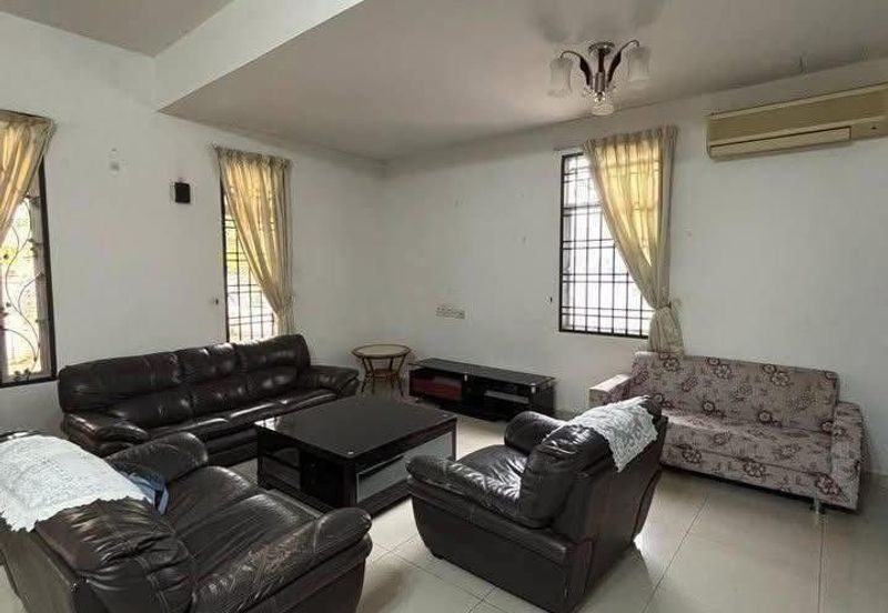 Kulai Bandar putra / IOI Palm Villa, Gate B / Jalan Ceria / Double Storey Corner Lot