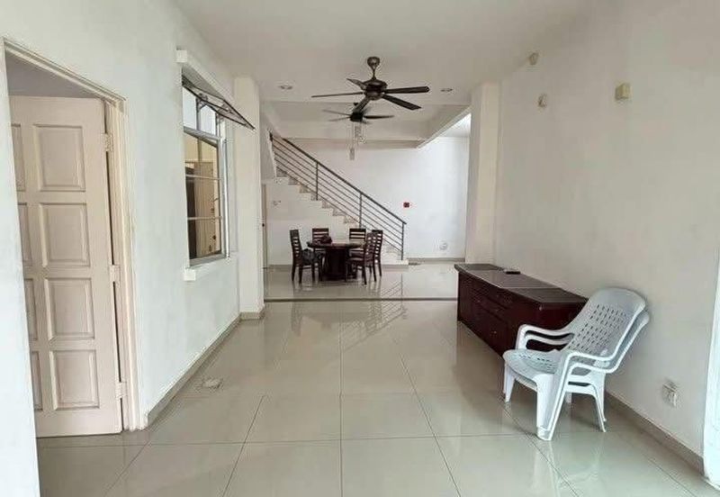 Kulai Bandar putra / IOI Palm Villa, Gate B / Jalan Ceria / Double Storey Corner Lot