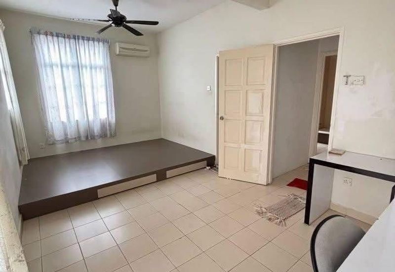 Kulai Bandar putra / IOI Palm Villa, Gate B / Jalan Ceria / Double Storey Corner Lot