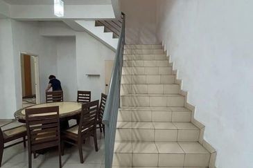 Kulai Bandar putra / IOI Palm Villa, Gate B / Jalan Ceria / Double Storey Corner Lot