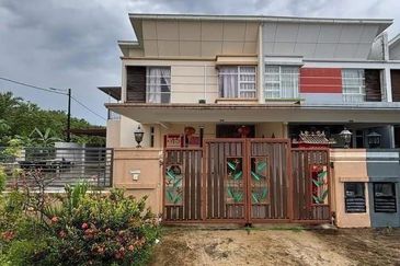 Kulai Bandar putra / IOI Palm Villa, Gate B / Jalan Ceria / Double Storey Corner Lot