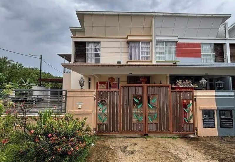 Kulai Bandar putra / IOI Palm Villa, Gate B / Jalan Ceria / Double Storey Corner Lot