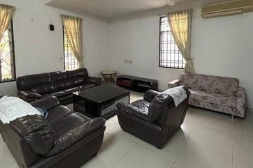 Kulai Bandar putra / IOI Palm Villa, Gate B / Jalan Ceria / Double Storey Corner Lot