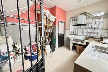 Skudai / Taman Sri Pulai / Jalan Pulai Perdana 8 / Double Storey End Lot / G&G