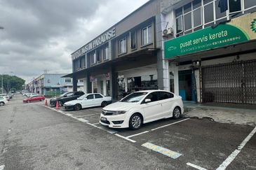 Skudai / Taman Pulai Utama / Double Storey Shoplot 