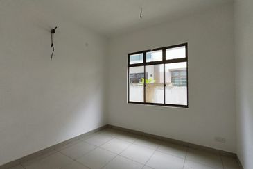 Kulai / Bandar Putra / IOI Gate B / Jalan Ceria / Double Storey Cluster House 