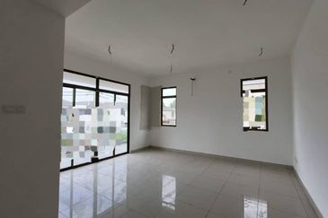 Kulai / Bandar Putra / IOI Gate B / Jalan Ceria / Double Storey Cluster House 