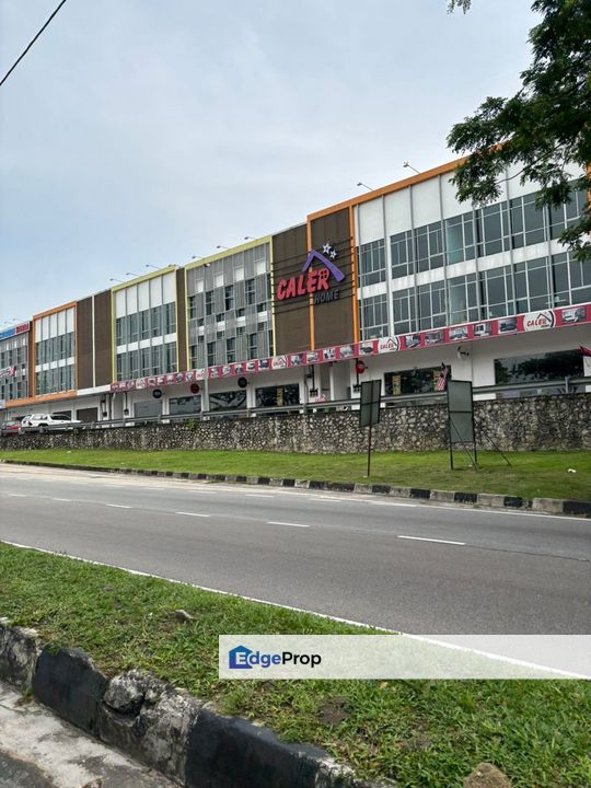 Kulai / Bandar Putra / Jalan Sri Putra 2 / Three Storey Shoplot with basement , Johor, Kulai