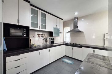 Skudai / Taman Mutiara Rini / Jalan Bakti / Double Storey Corner Lot