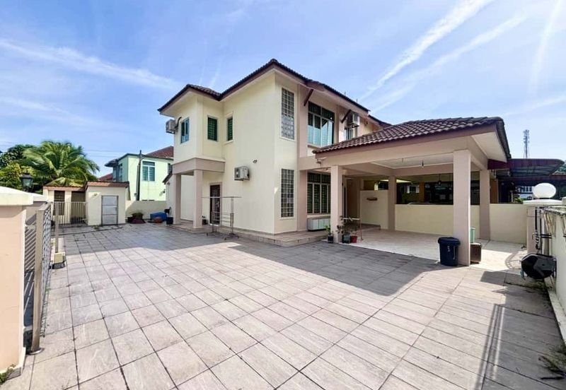 Skudai / Taman Mutiara Rini / Jalan Bakti / Double Storey Corner Lot