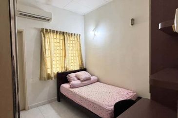 Skudai / Taman Mutiara Rini / Jalan Bakti / Double Storey Corner Lot