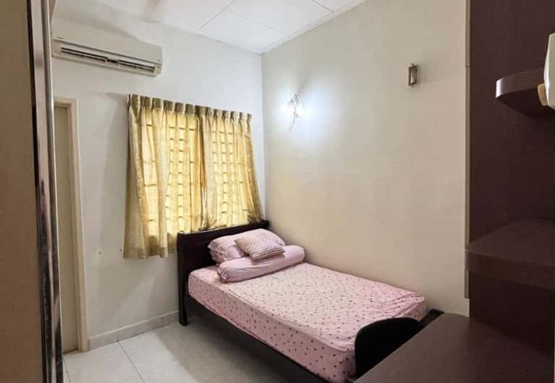 Skudai / Taman Mutiara Rini / Jalan Bakti / Double Storey Corner Lot