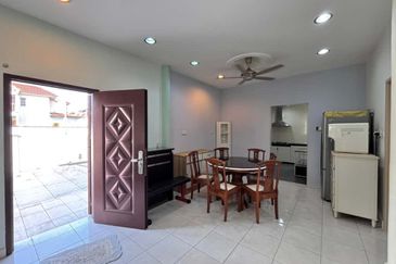 Skudai / Taman Mutiara Rini / Jalan Bakti / Double Storey Corner Lot