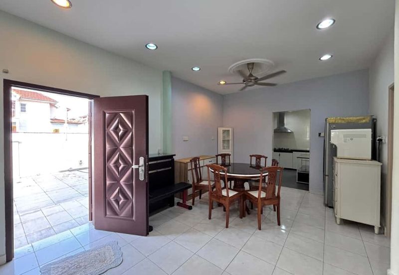 Skudai / Taman Mutiara Rini / Jalan Bakti / Double Storey Corner Lot