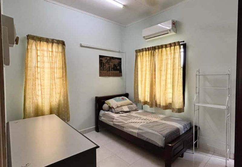 Skudai / Taman Mutiara Rini / Jalan Bakti / Double Storey Corner Lot