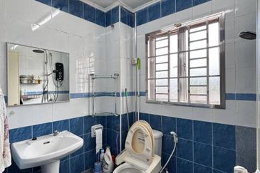 Skudai / Taman Mutiara Rini / Jalan Bakti / Double Storey Corner Lot