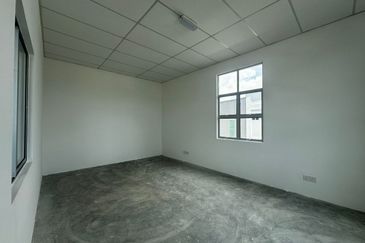 Kuldi / Senai 29 / Taman Desa Idaman / Semi Detached Factory 