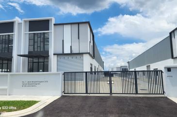 Johor Bahru / Taman Ekoperniagaan / Jalan Ekoperniagaan / Eco Business Park I Phase 3 / Single Storey Cluster Factory / Medium Industrial 