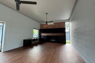 Iskandar Puteri / Leisure farm X Lorong Polo X / Single storey Bungalow w lap pool