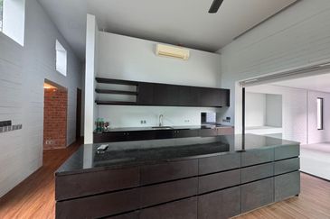 Iskandar Puteri / Leisure farm X Lorong Polo X / Single storey Bungalow w lap pool 