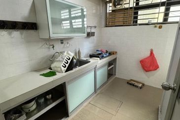 Kulai / Tamam Putri Kulai / Jalan Sri Putri 7 / 2 Storey Terrace House / Fully Extended 