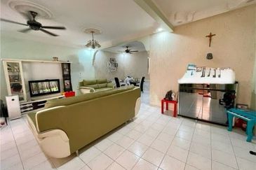 Kulai / Bandar Putra / Jalan Kasawari / 2 Storey Terrace House / Renovated Unit 