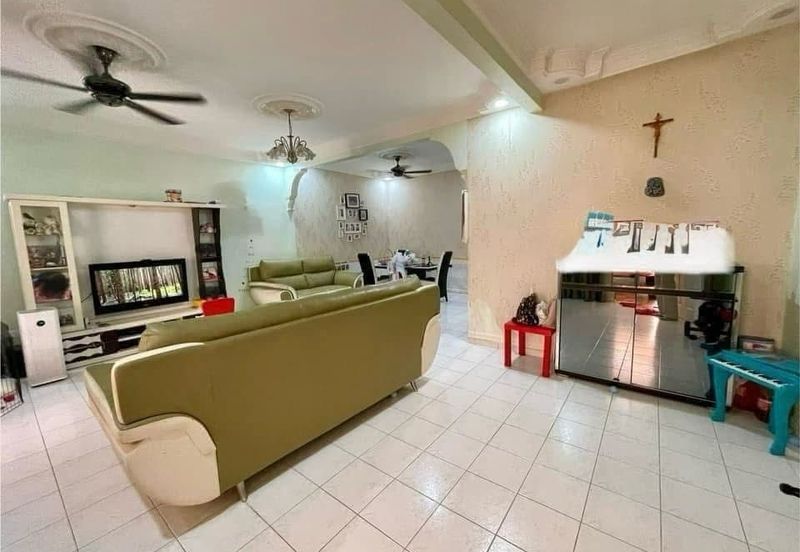 Kulai / Bandar Putra / Jalan Kasawari / 2 Storey Terrace House / Renovated Unit 