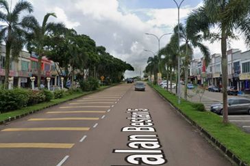 Ulu Tiram / Taman Bestari Indah / Jalan Bestari 5x - Double Storey Shoplot / Facing Mainroad 