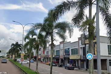 Ulu Tiram / Taman Bestari Indah / Jalan Bestari 5x - Double Storey Shoplot / Facing Mainroad 