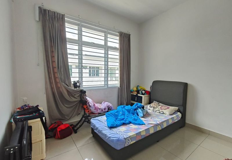 Kulai / Bandar Indahpura/ Jalan Iris / Kensington 1Bigger Type Double Storey Corner lot / Unblock view 大款角头单位