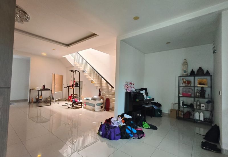 Kulai / Bandar Indahpura/ Jalan Iris / Kensington 1Bigger Type Double Storey Corner lot / Unblock view 大款角头单位