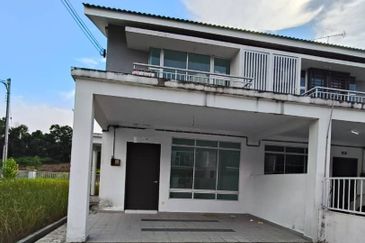 Senai / Taman Scientex Utama / Double Storey Cornerlot / 
