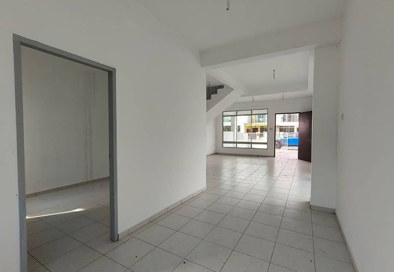 Senai / Taman Scientex Utama / Double Storey Cornerlot / 