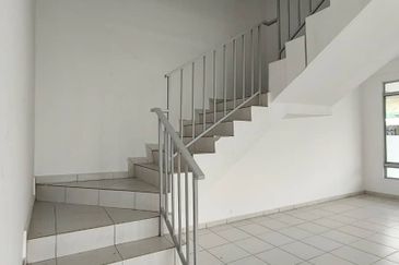 Senai / Taman Scientex Utama / Double Storey Cornerlot / 